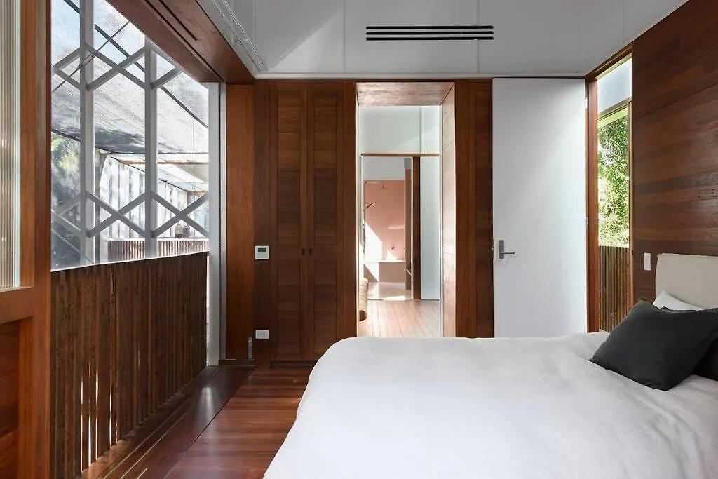Surf Poet, Unique Rainforest Retreat Luxury Home Noosa Heads Australia