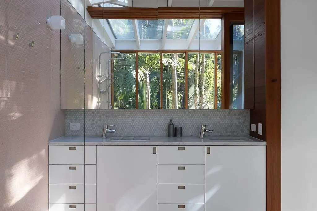 Holiday home Surf Poet, Unique Rainforest Retreat Luxury Home Noosa Heads Australia