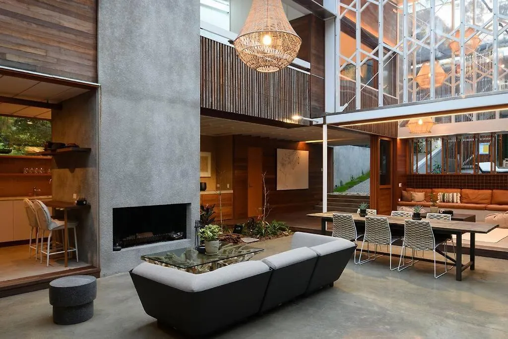 Surf Poet, Unique Rainforest Retreat Luxury Home Noosa Heads