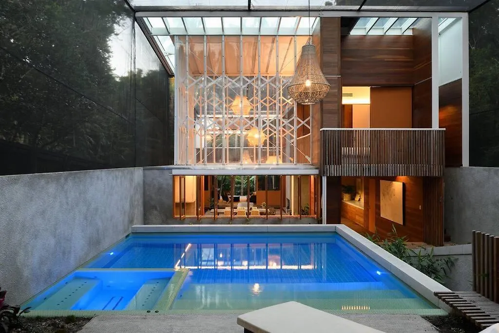 Surf Poet, Unique Rainforest Retreat Luxury Home location