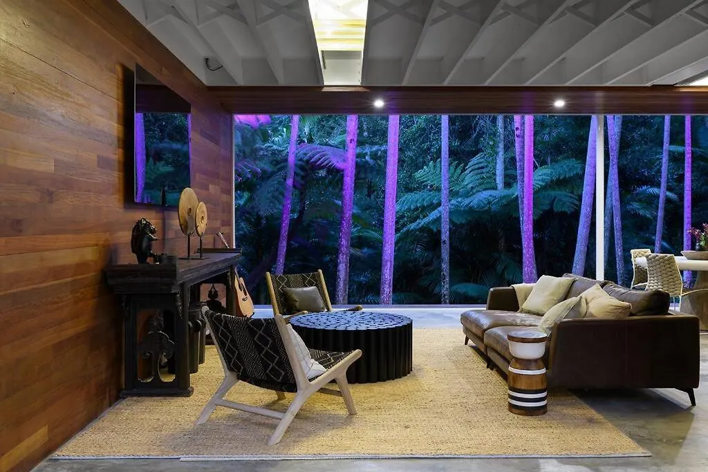 Holiday home Surf Poet, Unique Rainforest Retreat Luxury Home Noosa Heads Australia