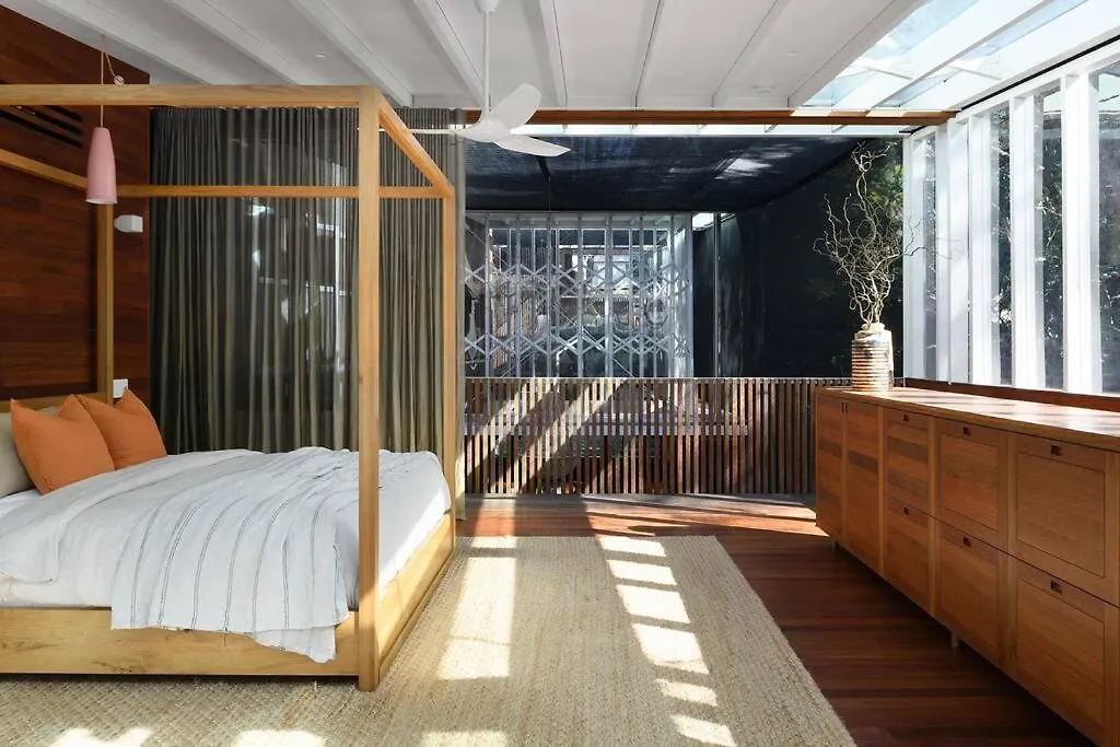 Surf Poet, Unique Rainforest Retreat Luxury Home Noosa Heads Holiday home