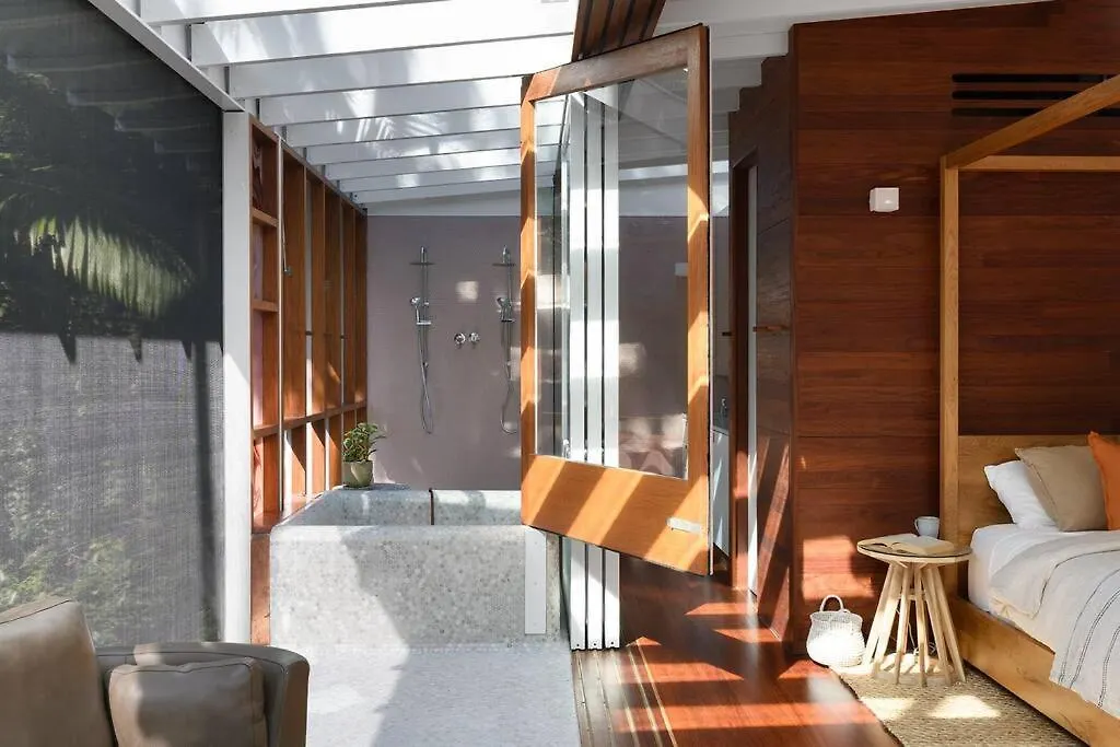 Surf Poet, Unique Rainforest Retreat Luxury Home Noosa Heads Holiday home
