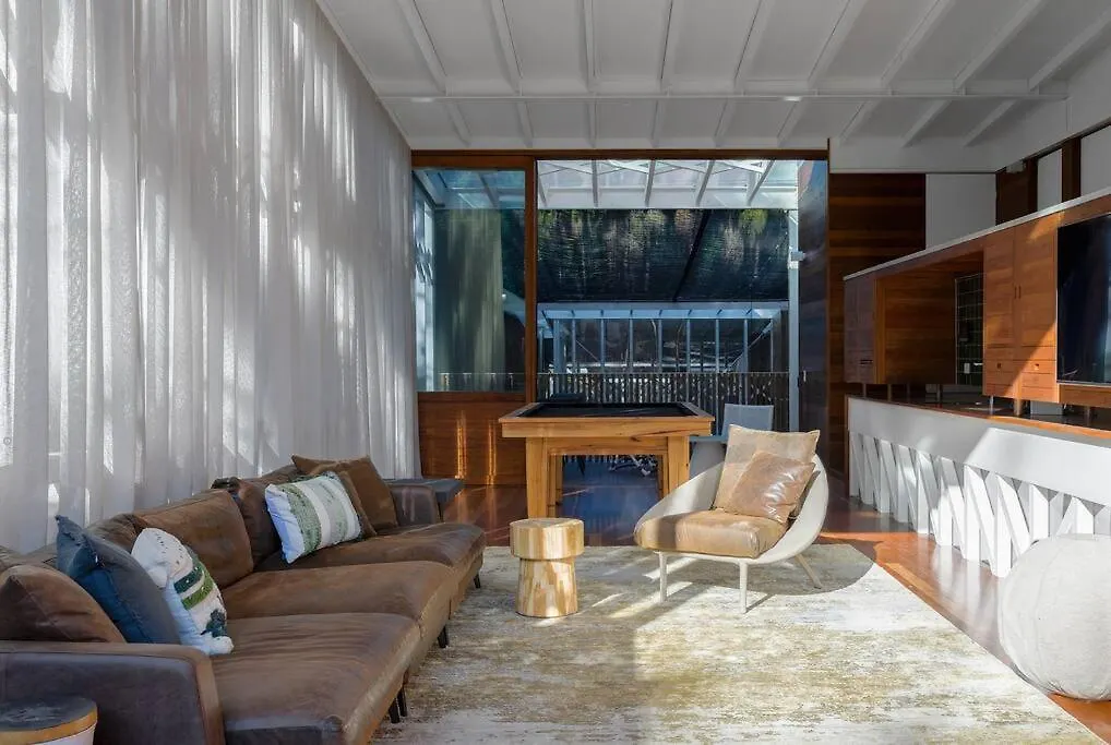 Surf Poet, Unique Rainforest Retreat Luxury Home Noosa Heads Holiday home