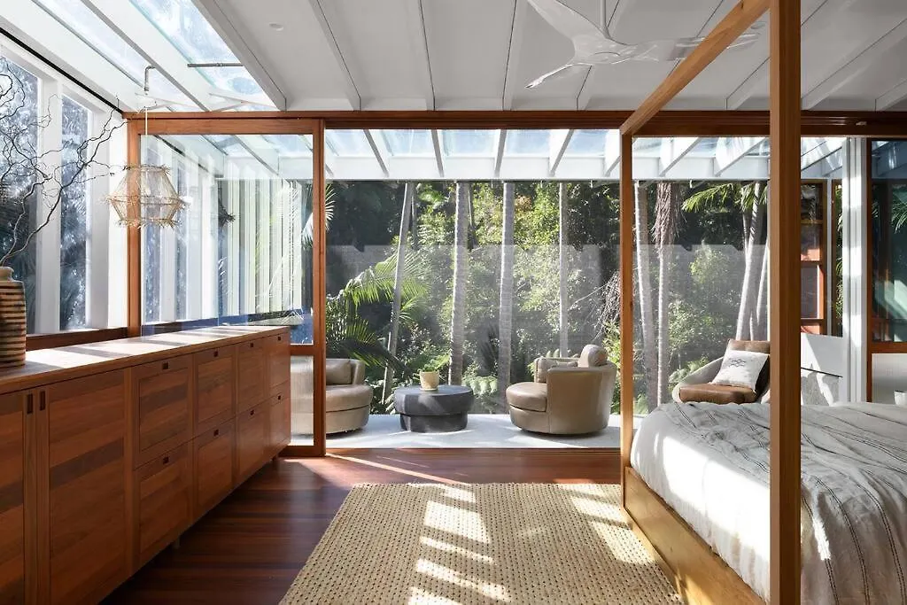Holiday home Surf Poet, Unique Rainforest Retreat Luxury Home Noosa Heads