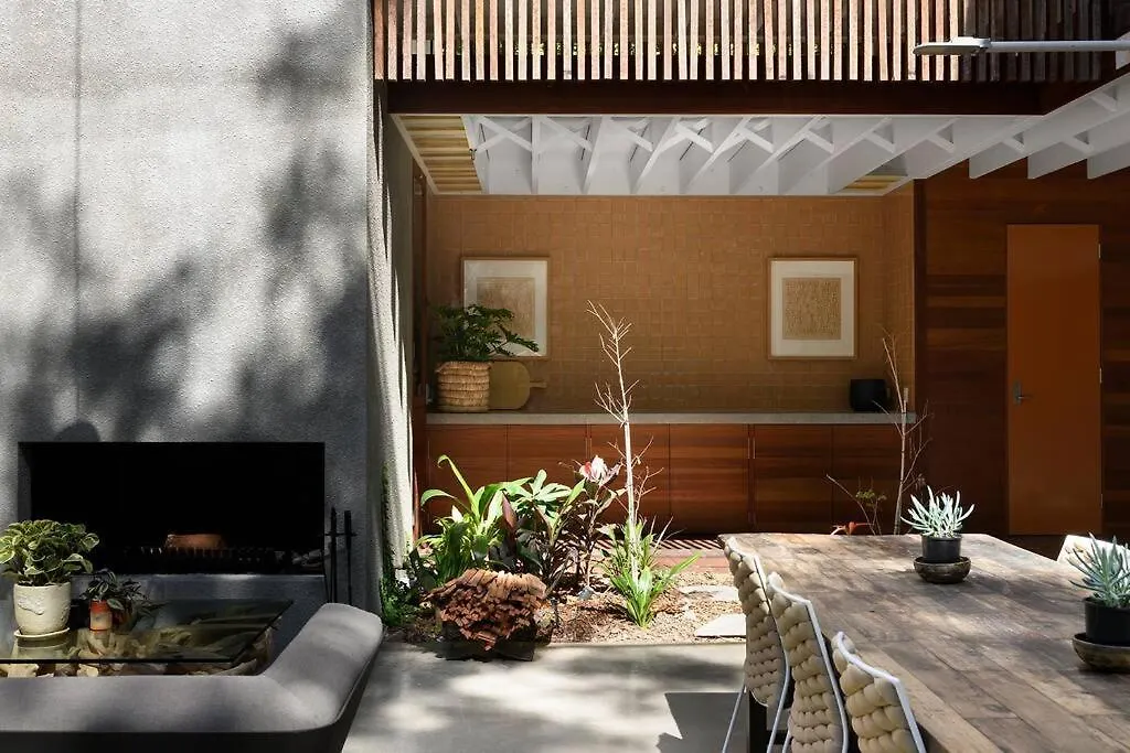 Surf Poet, Unique Rainforest Retreat Luxury Home Noosa Heads