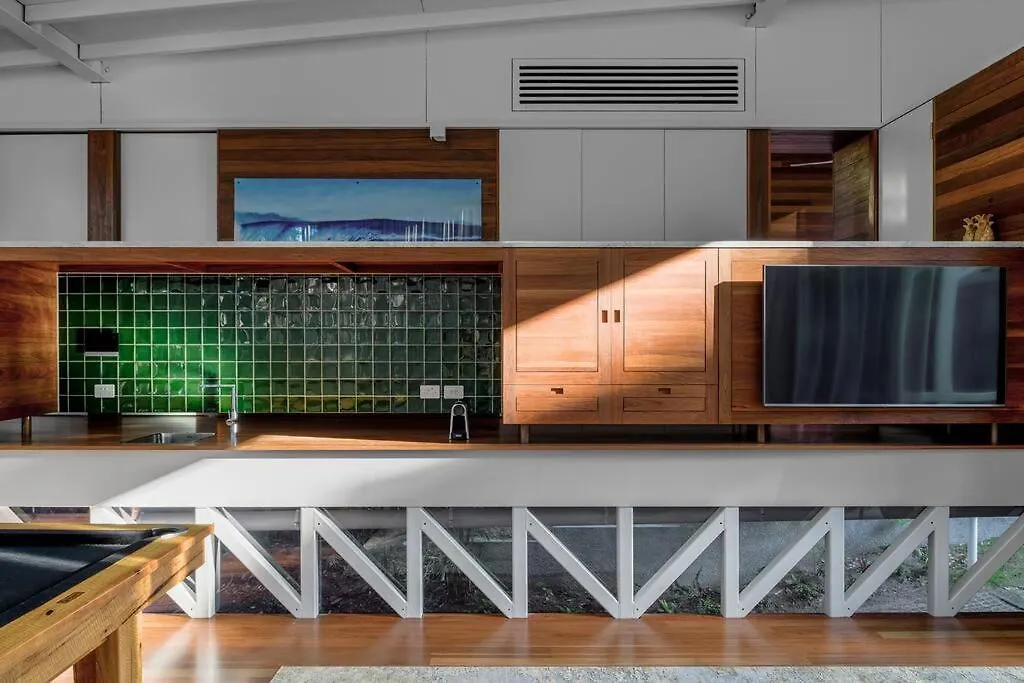 Holiday home Surf Poet, Unique Rainforest Retreat Luxury Home Noosa Heads