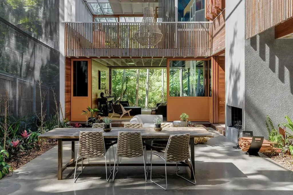 Surf Poet, Unique Rainforest Retreat Luxury Home Noosa Heads Holiday home